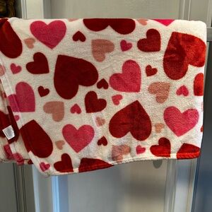 Heart Print Plush Throw Blanket - Pink & Red Hearts